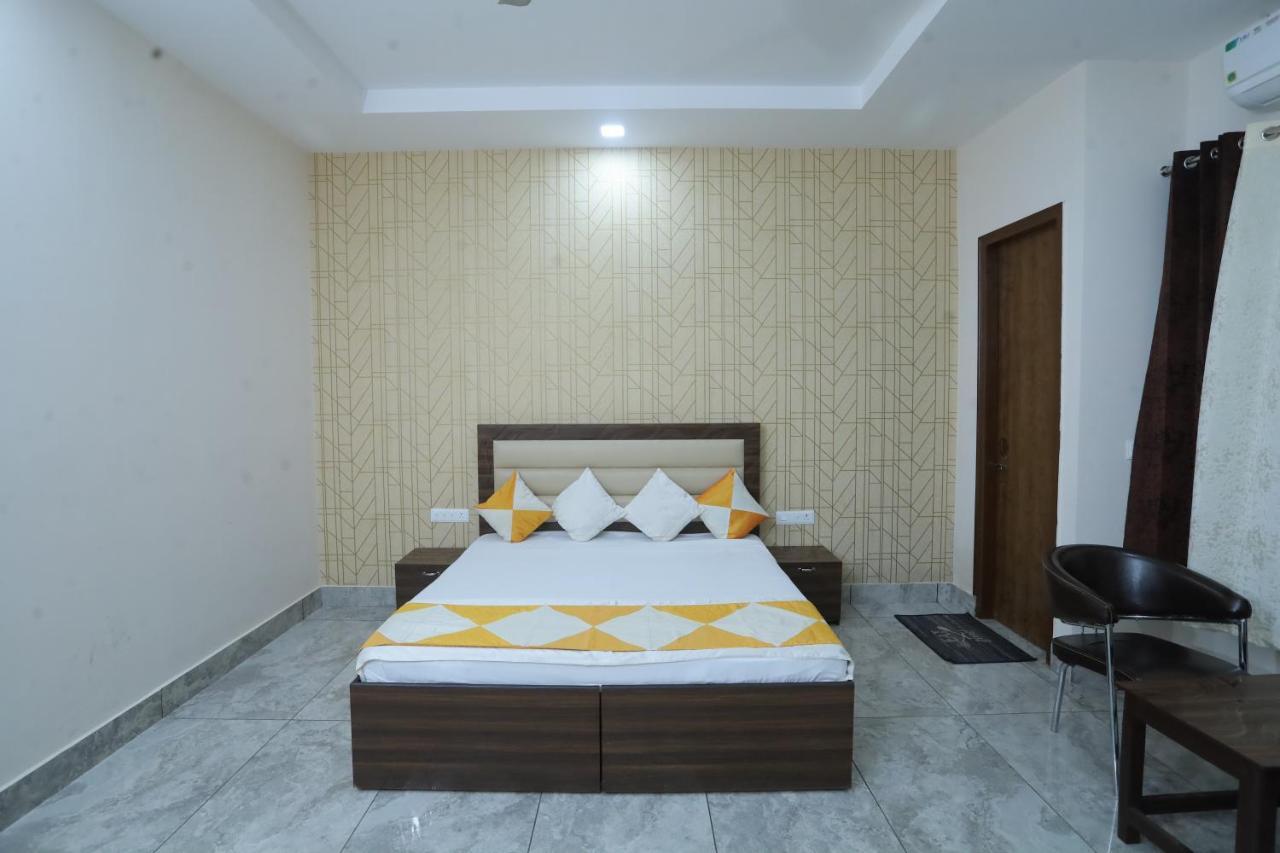 Raghav Inn Karnāl Exterior foto