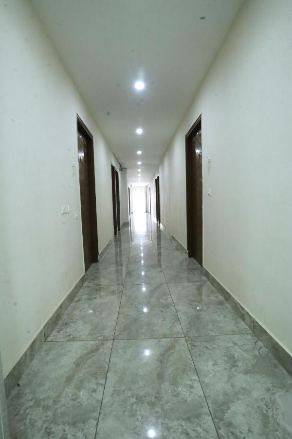 Raghav Inn Karnāl Exterior foto