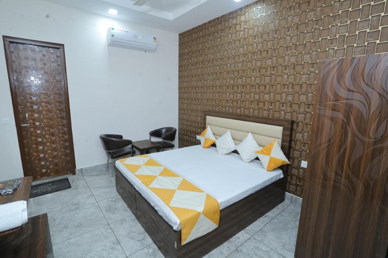 Raghav Inn Karnāl Exterior foto