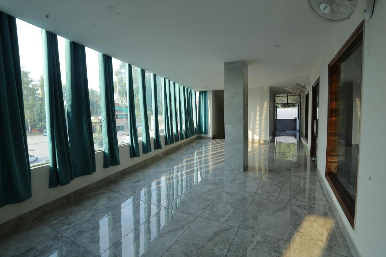 Raghav Inn Karnāl Exterior foto