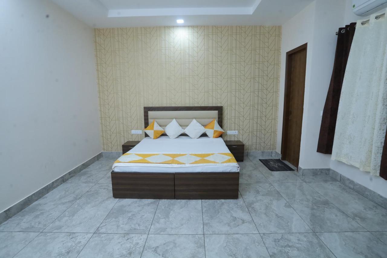 Raghav Inn Karnāl Exterior foto